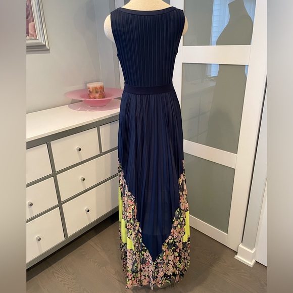 BCBG DRESS - Picture 3 of 4